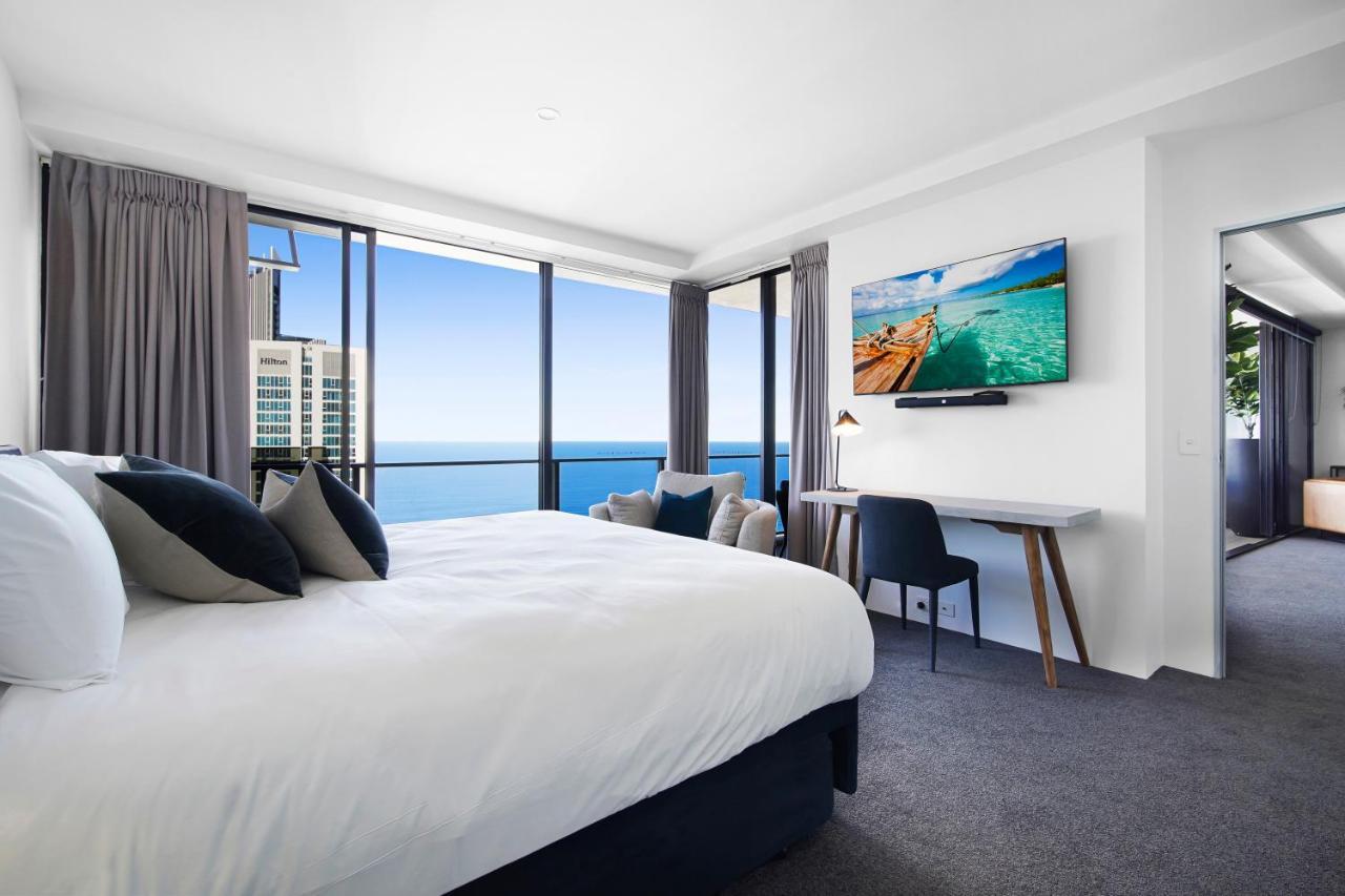 Circle On Cavill Sub Penthouse W/ 4 Bedrooms Apartment *